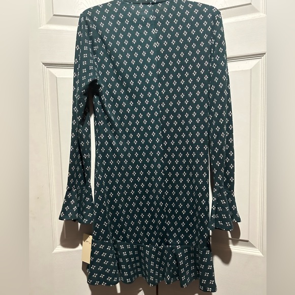 Bebop medium green dress with bell sleeves. High neck line - Picture 12 of 12